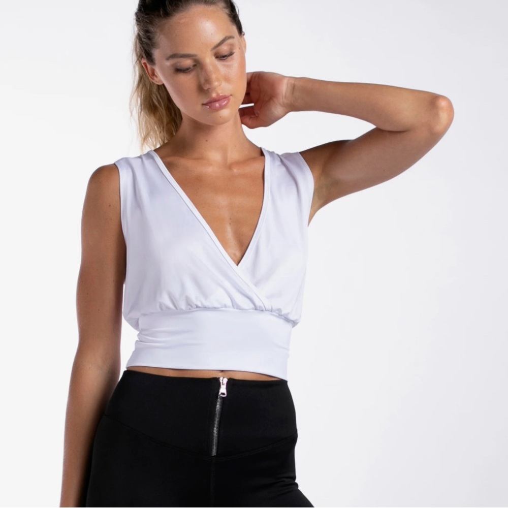 NWT HEROINE SPORT V CROP TOP size small white